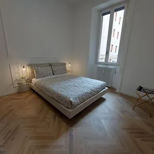https://apt-rr-urban-chic-haven.italymilanhotels.net